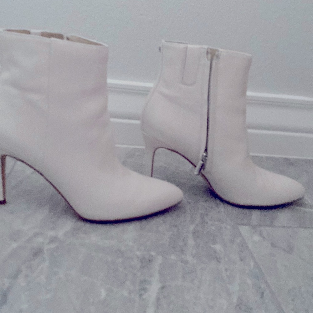Sam Edelman white mid heeled boots in a size 8